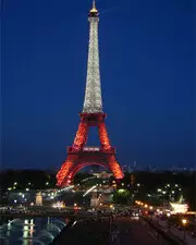 La tour Eiffel aux couleurs de la Turquie