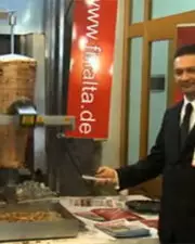 La machine à kebab automatique au Döga