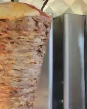 Le Gyros, un kebab au porc